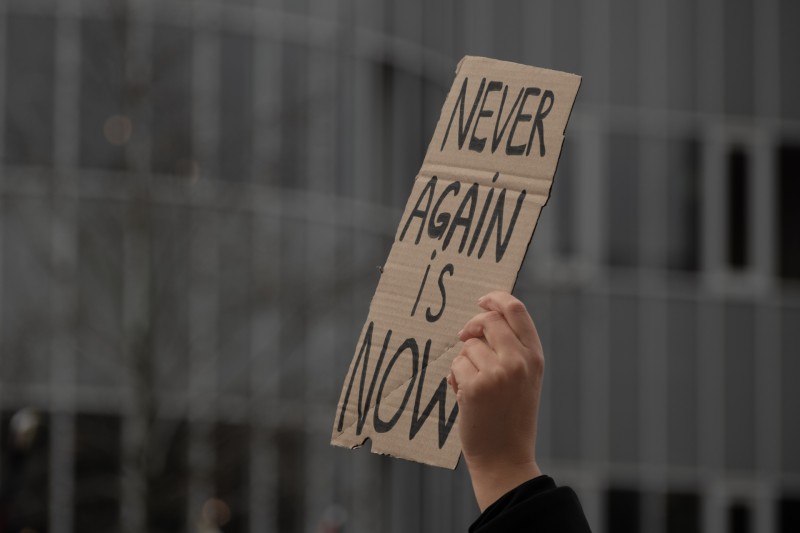 Amsterdam, protest bij opening Nationaal Holocaustmuseum ivm aanwezigheid Israëlische president